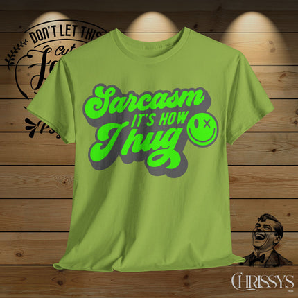 Schwere Baumwolle, Unisex T-Shirt– „Sarkasmus ist meine Art zu umarmen“