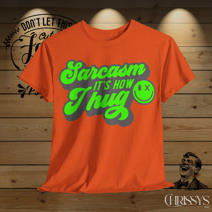 Schwere Baumwolle, Unisex T-Shirt– „Sarkasmus ist meine Art zu umarmen“