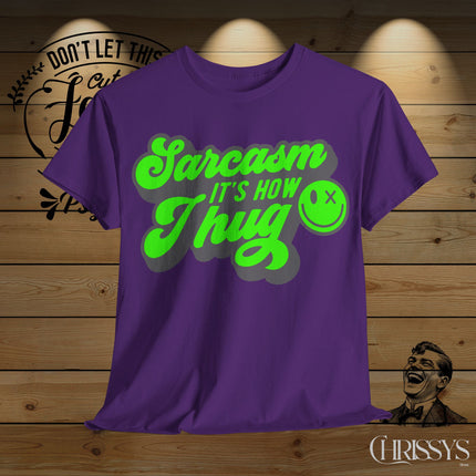 Schwere Baumwolle, Unisex T-Shirt– „Sarkasmus ist meine Art zu umarmen“