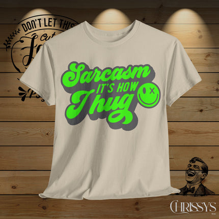 Schwere Baumwolle, Unisex T-Shirt– „Sarkasmus ist meine Art zu umarmen“