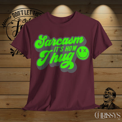 Schwere Baumwolle, Unisex T-Shirt– „Sarkasmus ist meine Art zu umarmen“