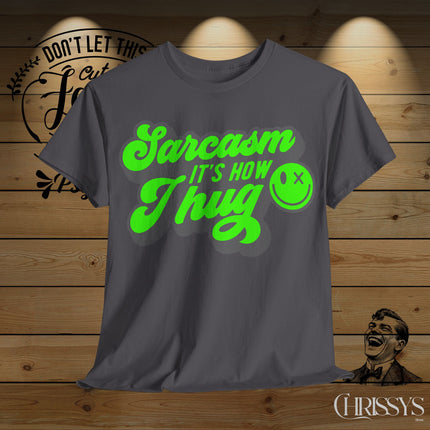 Schwere Baumwolle, Unisex T-Shirt– „Sarkasmus ist meine Art zu umarmen“